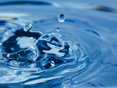 water-droplets-blue-water-drops-splashes-drop-water-close-up-blue-water-drop-macro